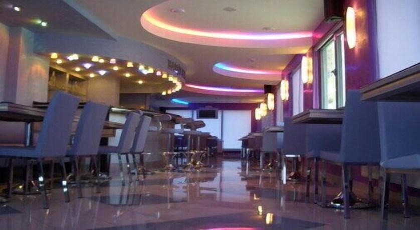 Imagen del bar/restaurante del Hotel Cimenler. Foto 4