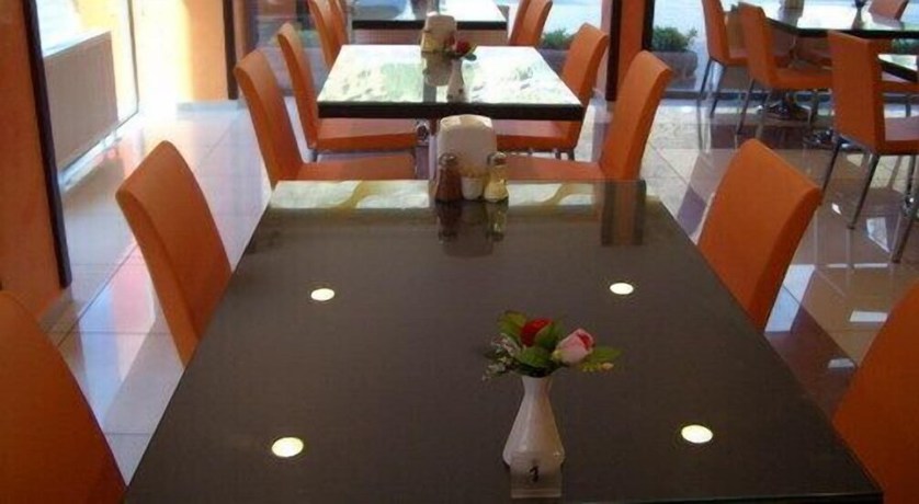 Imagen del bar/restaurante del Hotel Cimenler. Foto 5