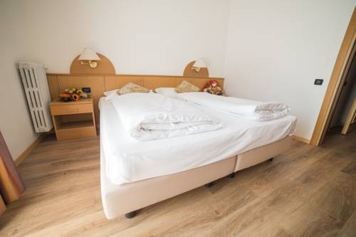 Imagen de la habitación del Hotel Cimone. Foto 8