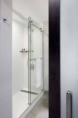 Imagen de la habitación del Hotel Cincinnati Marriott North. Foto 3