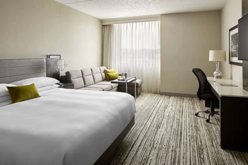 Imagen de la habitación del Hotel Cincinnati Marriott North. Foto 4