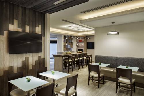 Imagen de la habitación del Hotel Cincinnati Marriott North. Foto 9