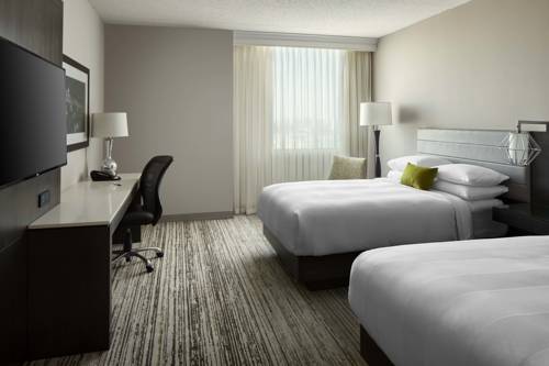Imagen de la habitación del Hotel Cincinnati Marriott Northeast. Foto 7