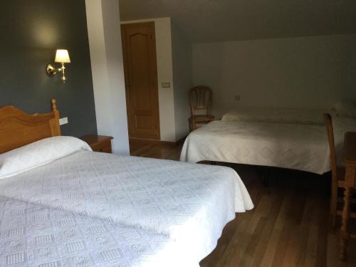Imagen de la habitación del Hotel Cinco Castaños. Foto 4