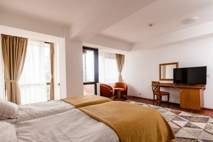 Imagen general del Hotel Cindrel. Foto 8