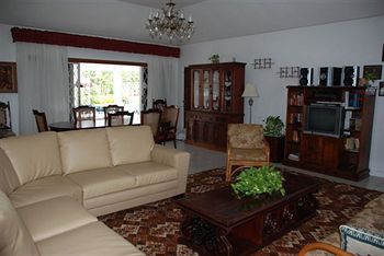 Imagen de los interiores del Hotel Cindy Villa. Foto 6