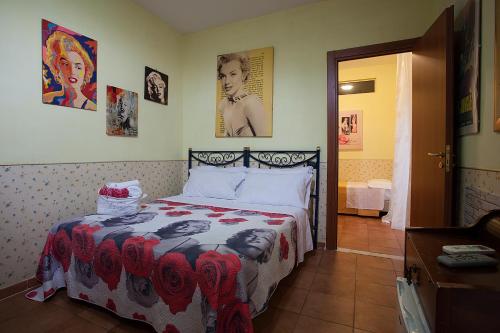 Imagen de la habitación del Hotel Cine Holiday. Foto 6