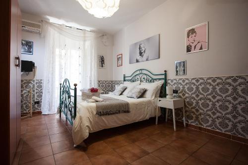 Imagen de la habitación del Hotel Cine Holiday. Foto 8