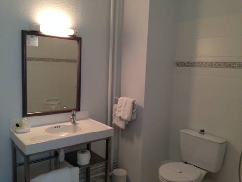 Imagen de la habitación del Hotel Cinépole. Foto 10