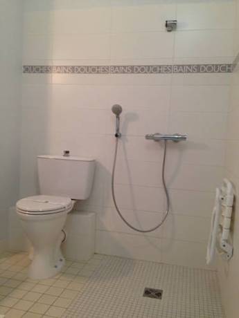 Imagen de la habitación del Hotel Cinépole. Foto 11