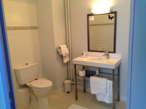 Imagen de la habitación del Hotel Cinépole. Foto 12