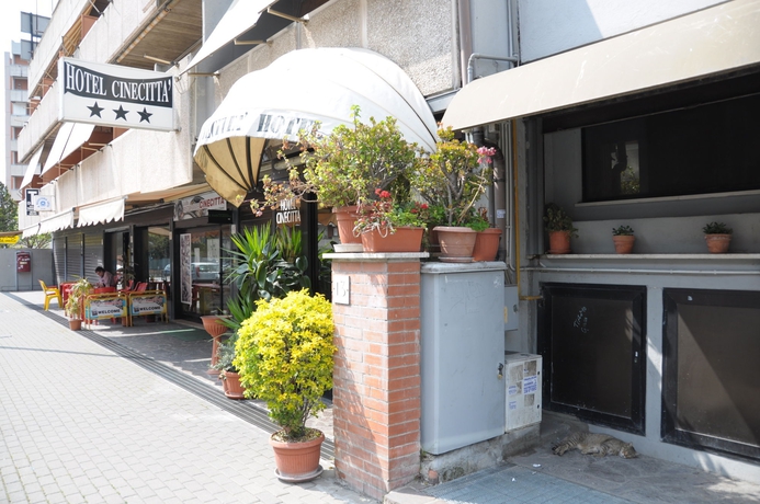 Imagen de los exteriores del Hotel Cinecitta. Foto 12