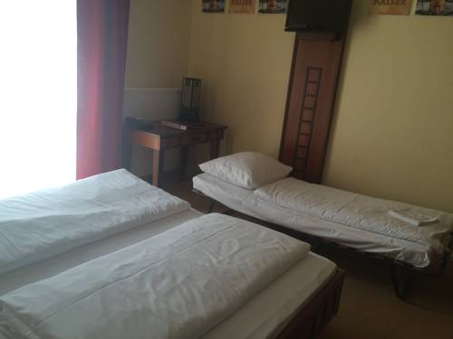 Imagen de la habitación del Hotel Cinehotel Maroni. Foto 9