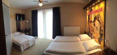 Imagen de la habitación del Hotel Cinehotel Maroni. Foto 16