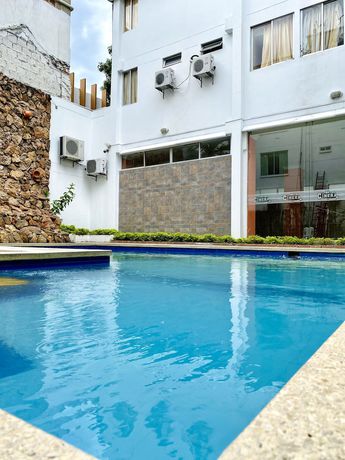 Imagen de la piscina del Hotel Cinera. Foto 19