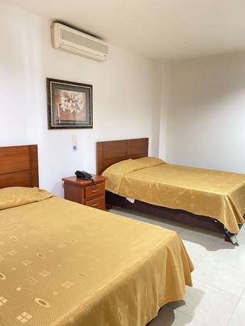 Imagen de la habitación del Hotel Cinera. Foto 9