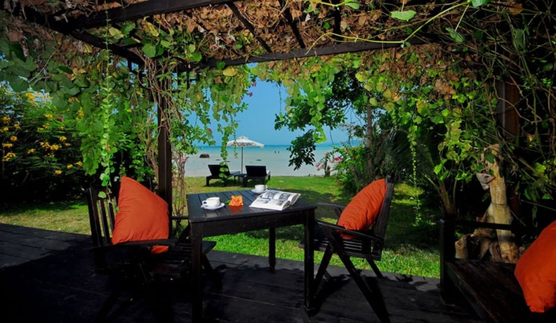 Imagen de la habitación del Hotel Cinnamon Beach Villas. Foto 13