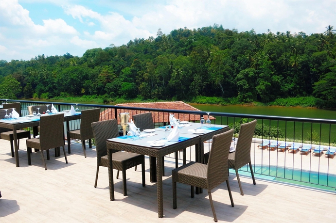 Imagen del bar/restaurante del Hotel Cinnamon Citadel Kandy. Foto 3