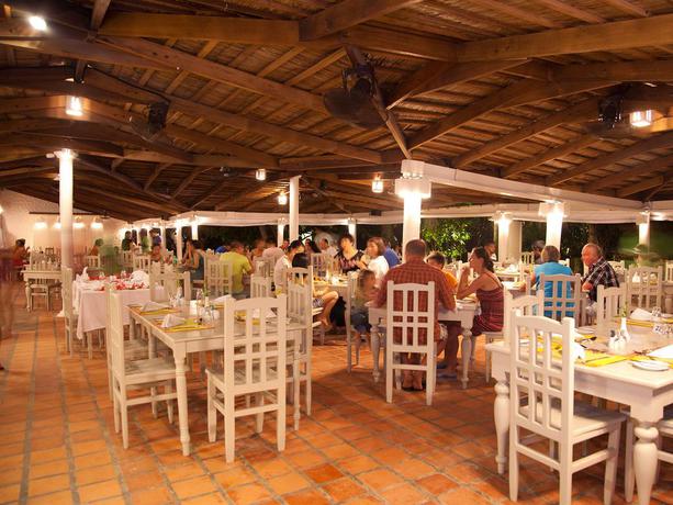 Imagen del bar/restaurante del Hotel Cinnamon Dhonveli Maldives. Foto 3