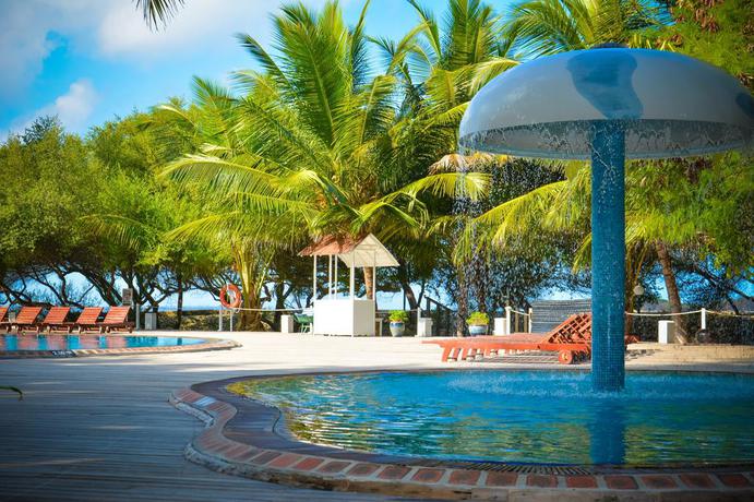Imagen de la piscina del Hotel Cinnamon Dhonveli Maldives. Foto 13