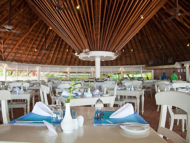 Imagen del bar/restaurante del Hotel Cinnamon Dhonveli Maldives. Foto 4