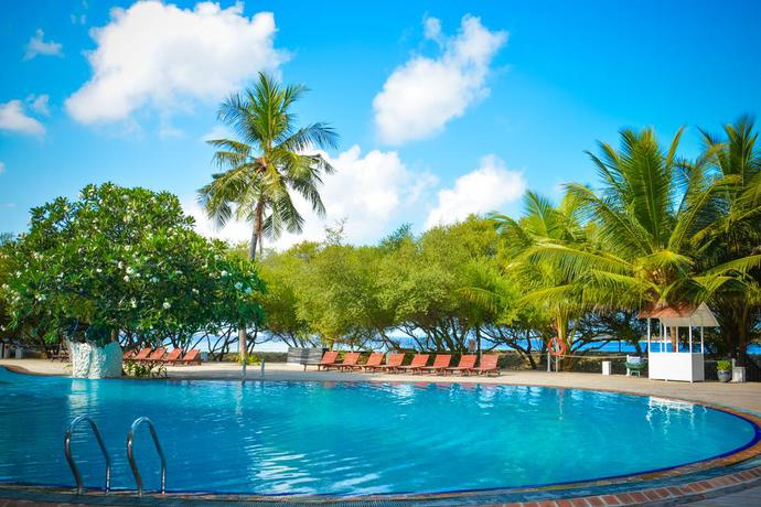 Imagen de la piscina del Hotel Cinnamon Dhonveli Maldives. Foto 14