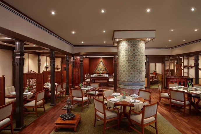 Imagen del bar/restaurante del Hotel Cinnamon Lakeside Colombo. Foto 2