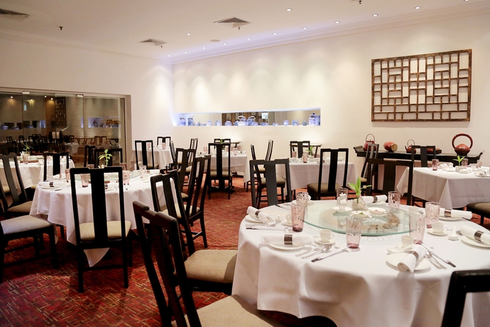 Imagen del bar/restaurante del Hotel Cinnamon Lakeside Colombo. Foto 4