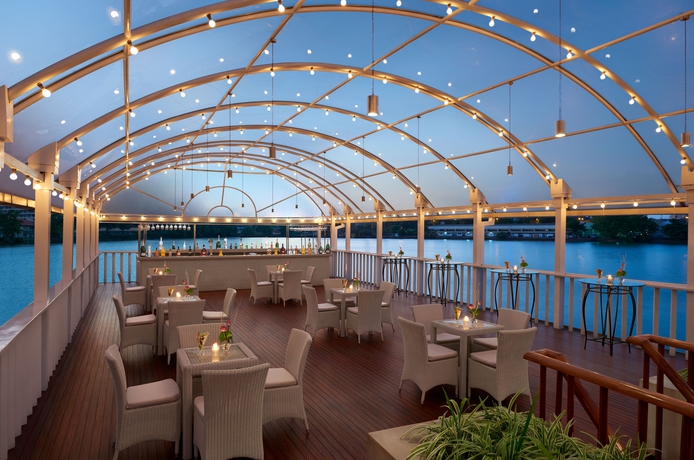 Imagen del bar/restaurante del Hotel Cinnamon Lakeside Colombo. Foto 6