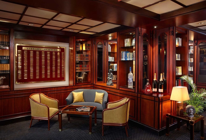 Imagen de los interiores del Hotel Cinnamon Lakeside Colombo. Foto 15