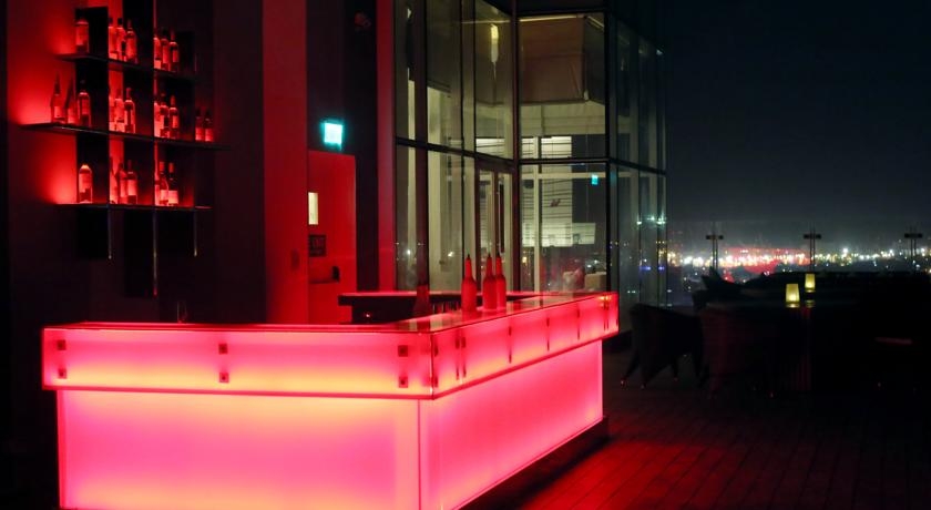 Imagen del bar/restaurante del Hotel Cinnamon Red Colombo. Foto 2