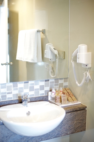 Imagen de la habitación del Hotel Cinnamon Residence. Foto 5