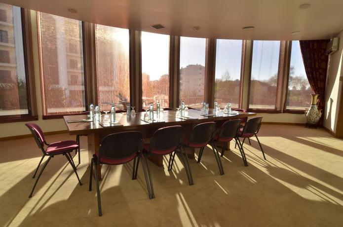 Imagen de los interiores del Hotel Cinquentenário and Conference Center. Foto 14