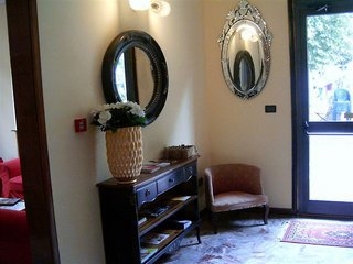 Imagen de los interiores del Hotel Cioci de Luise. Foto 4