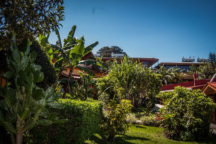 Imagen de los exteriores del Hotel Cipreses. Foto 11