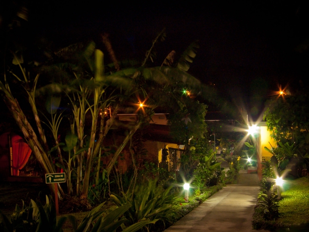 Imagen de los exteriores del Hotel Cipreses. Foto 13