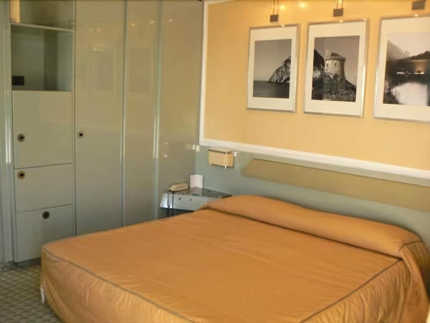 Imagen de la habitación del Hotel Circeo Park. Foto 6