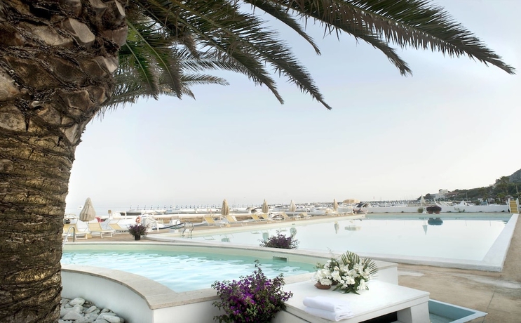 Imagen de la piscina del Hotel Circeo Park. Foto 16