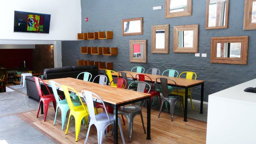 Imagen del bar/restaurante del Hotel Circus HostelandMontevideo. Foto 2