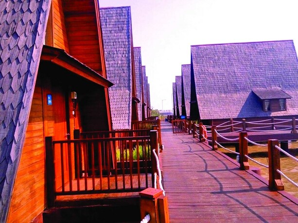Imagen general del Hotel Cirebon Waterland. Foto 6
