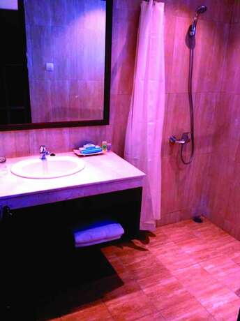 Imagen general del Hotel Cirebon Waterland. Foto 16
