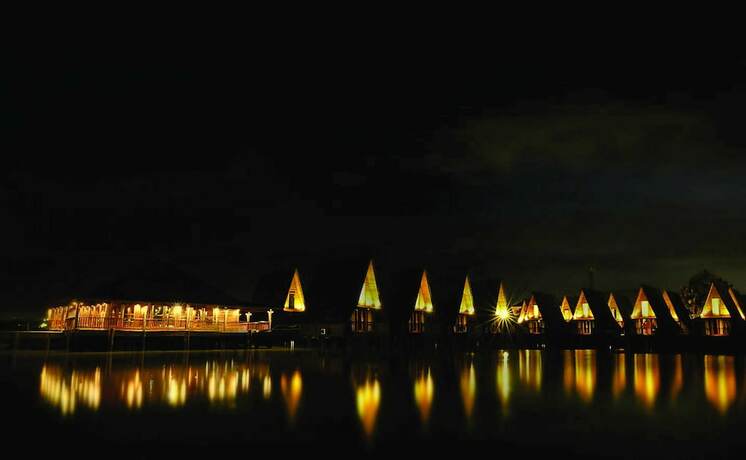 Imagen de la habitación del Hotel Cirebon Waterland. Foto 19