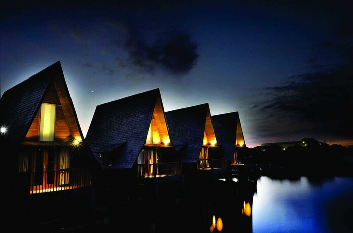 Imagen de la habitación del Hotel Cirebon Waterland. Foto 24