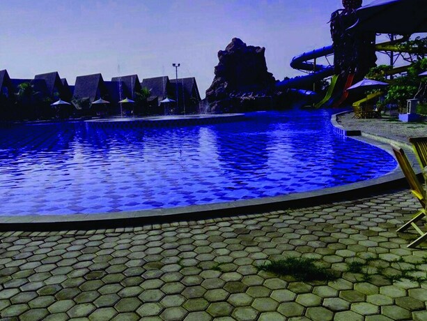 Imagen de la habitación del Hotel Cirebon Waterland. Foto 25