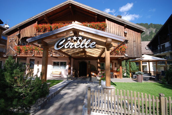 Imagen de la piscina del Hotel Cirelle Suiteandspa. Foto 12