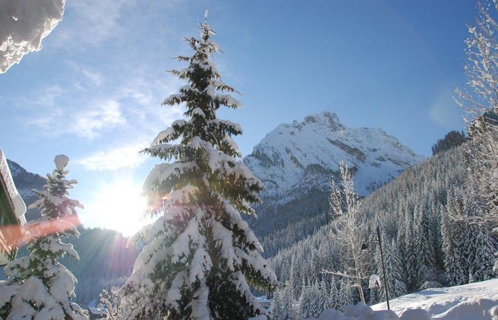 Imagen de la piscina del Hotel Cirelle Suiteandspa. Foto 15