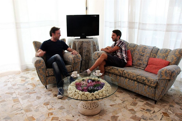 Imagen de los interiores del Hotel Cirene. Foto 9