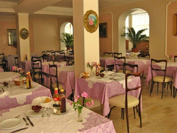 Imagen del bar/restaurante del Hotel Cirene. Foto 4