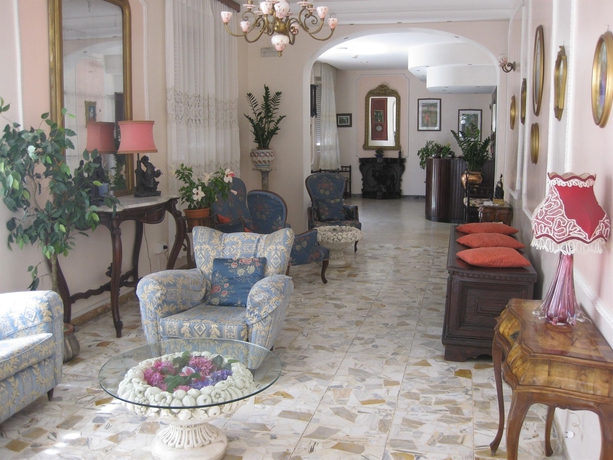 Imagen de los interiores del Hotel Cirene. Foto 10