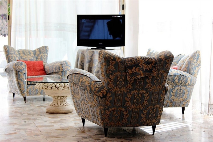 Imagen de los interiores del Hotel Cirene. Foto 12